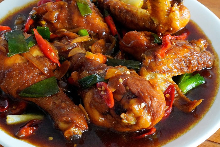 Resep Ayam Kecap Pedas Manis, Bumbu Meresap Sampai Daging dan Super Lezat